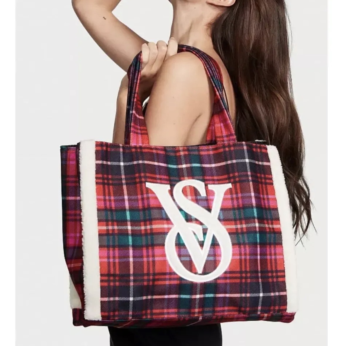 Bolsa Tote Xadrez Victoria’s Secret com Logo em Pelúcia - Imagem 3